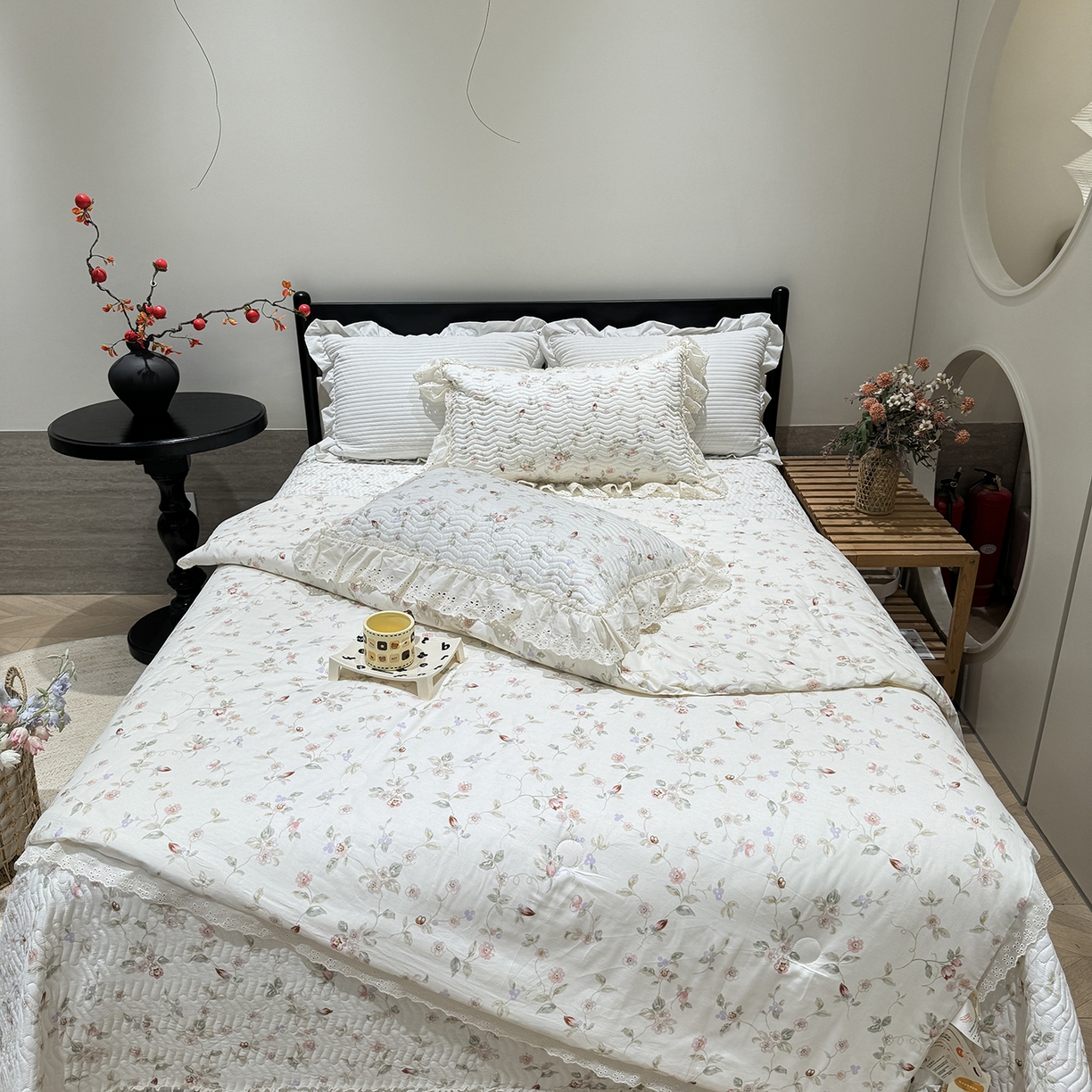 91家纺网 家纺一手货源 找家纺 奈萝家纺 2025新款全棉蕾丝花边被套春秋被床盖四件套床盖三件套 薇语梦