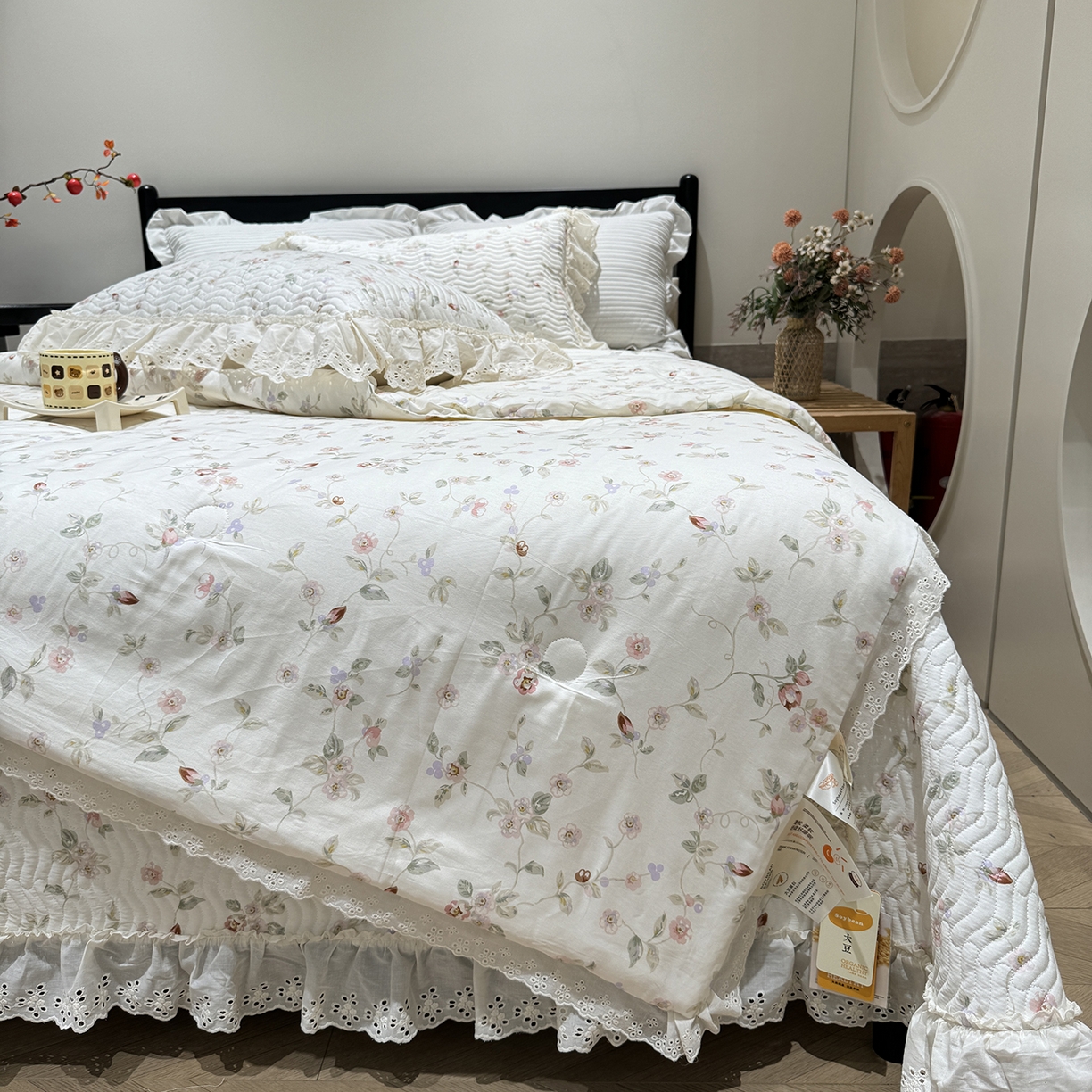 91家纺网 家纺一手货源 找家纺 奈萝家纺 2025新款全棉蕾丝花边被套春秋被床盖四件套床盖三件套 薇语梦