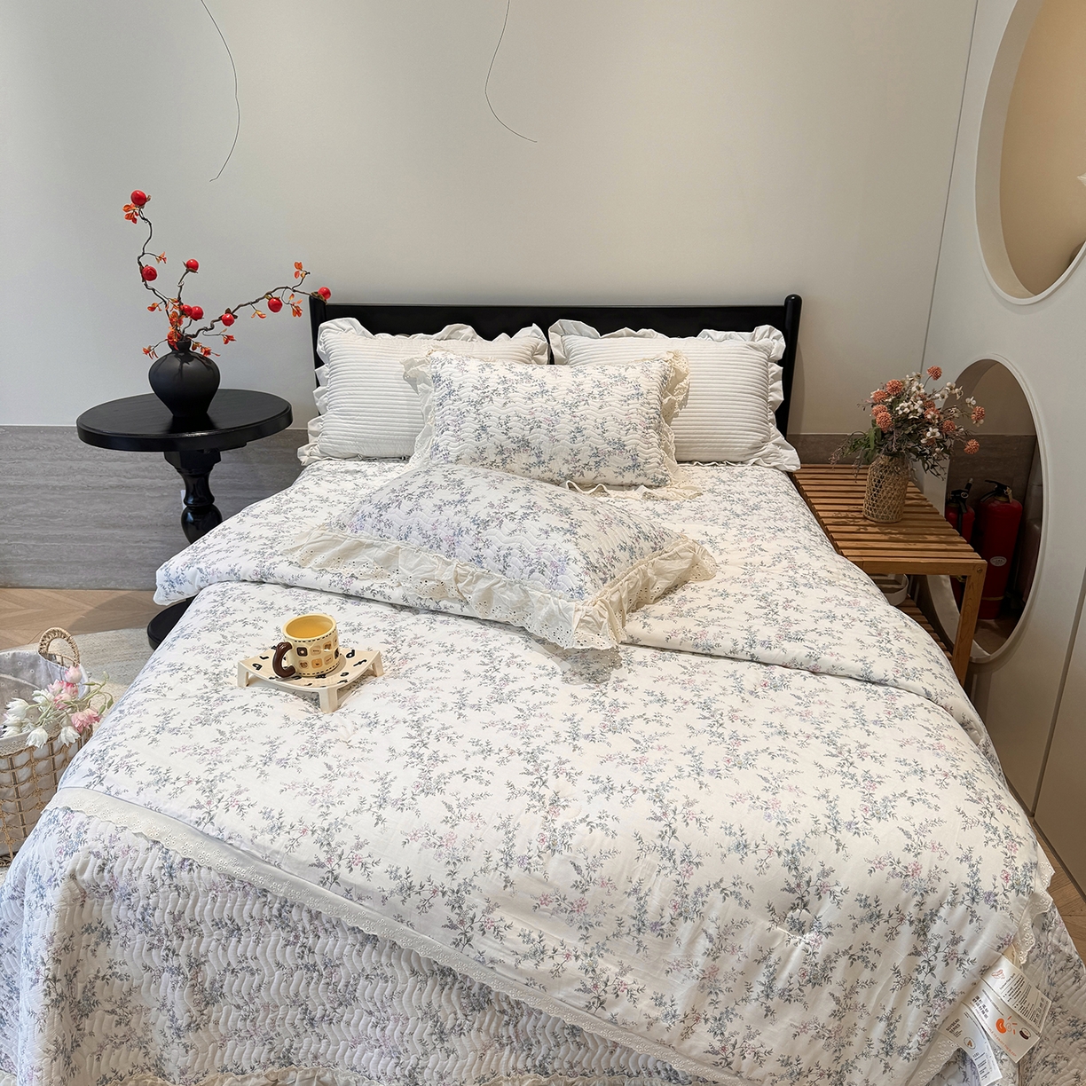 91家纺网 家纺一手货源 找家纺 奈萝家纺 2025新款全棉蕾丝花边被套春秋被床盖四件套床盖三件套 夏梦