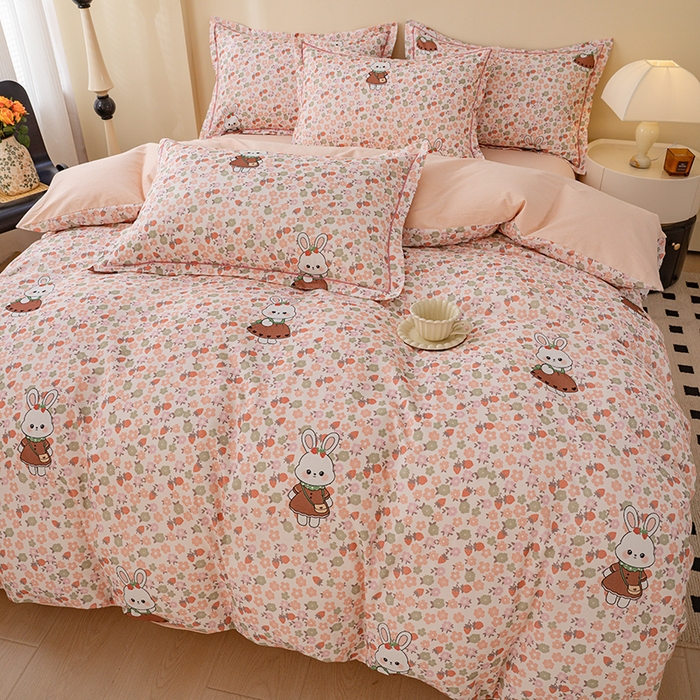 91家纺网 家纺一手货源 找家纺 博弈家纺 2025新款100%加厚全棉纯棉四件套喷气磨毛四件套-礼盒装 草莓小兔