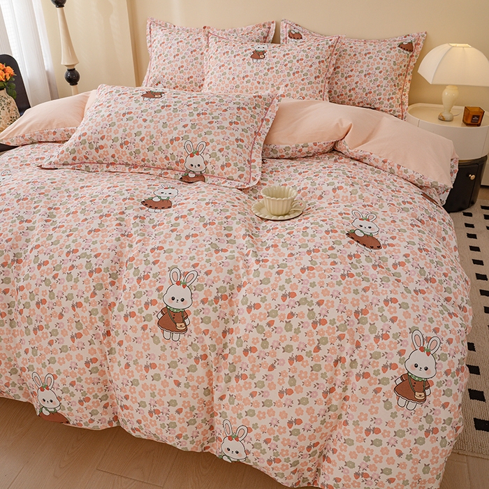 91家纺网 家纺一手货源 找家纺 博弈家纺 2025新款100%加厚全棉纯棉四件套喷气磨毛四件套-礼盒装 草莓小兔