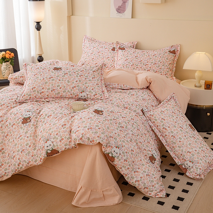 91家纺网 家纺一手货源 找家纺 博弈家纺 2025新款100%加厚全棉纯棉四件套喷气磨毛四件套-礼盒装 草莓小兔