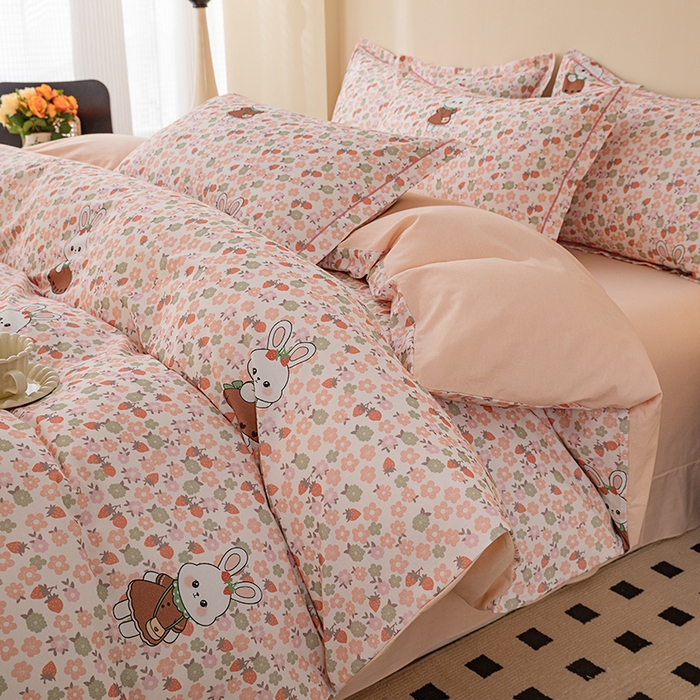 91家纺网 家纺一手货源 找家纺 博弈家纺 2025新款100%加厚全棉纯棉四件套喷气磨毛四件套-礼盒装 草莓小兔