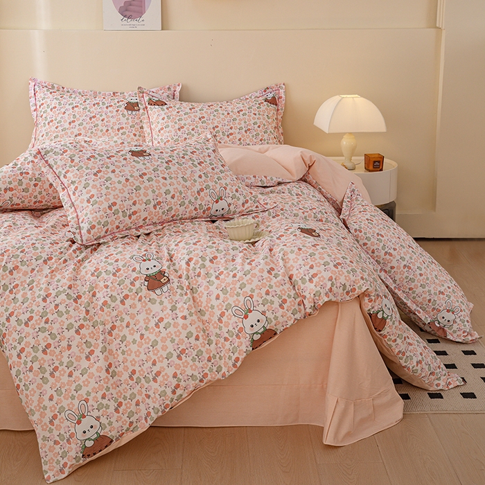 91家纺网 家纺一手货源 找家纺 博弈家纺 2025新款100%加厚全棉纯棉四件套喷气磨毛四件套-礼盒装 草莓小兔