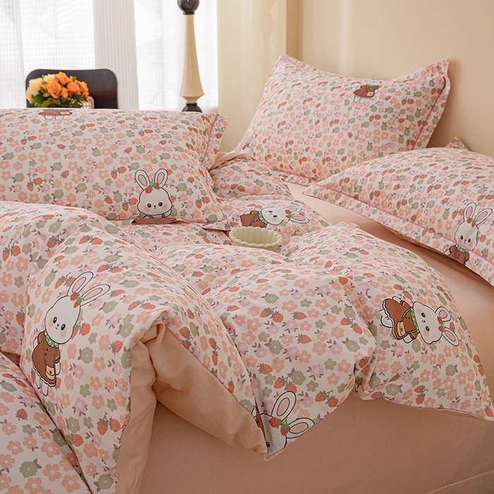 91家纺网 家纺一手货源 找家纺 博弈家纺 2025新款100%加厚全棉纯棉四件套喷气磨毛四件套-礼盒装 草莓小兔