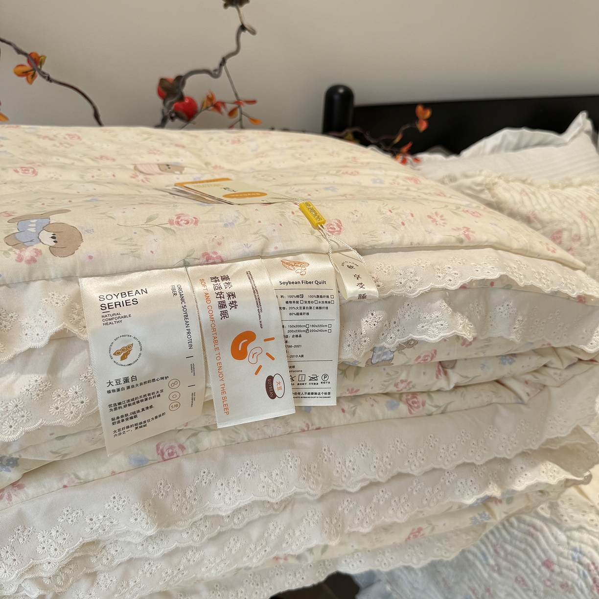 91家纺网 家纺一手货源 找家纺 奈萝家纺 2025新款全棉蕾丝花边被套春秋被床盖四件套床盖三件套 小小花园