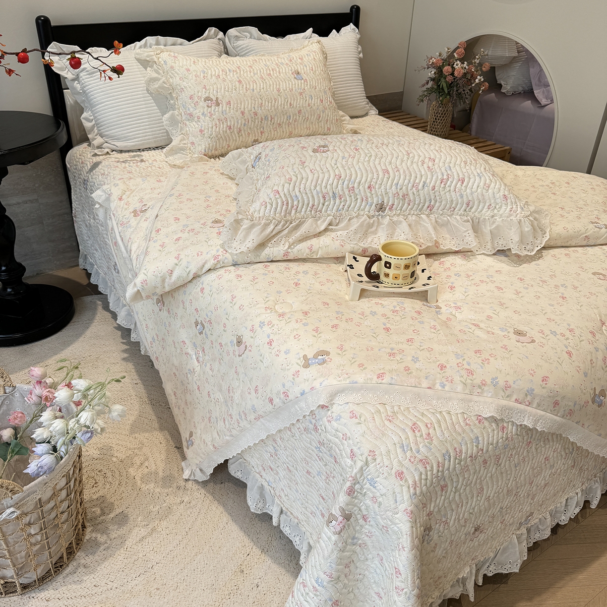 91家纺网 家纺一手货源 找家纺 奈萝家纺 2025新款全棉蕾丝花边被套春秋被床盖四件套床盖三件套 小小花园