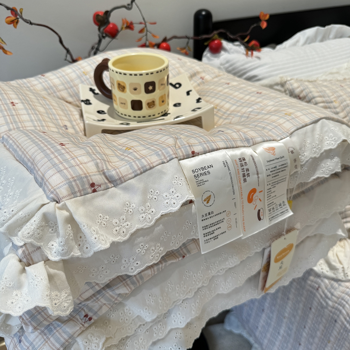 91家纺网 家纺一手货源 找家纺 奈萝家纺 2025新款全棉蕾丝花边被套春秋被床盖四件套床盖三件套 樱桃可可