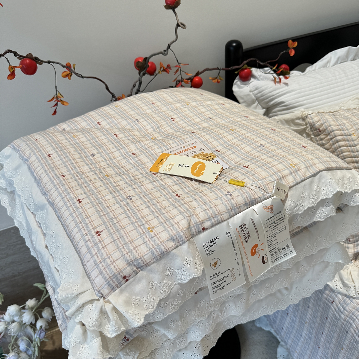 91家纺网 家纺一手货源 找家纺 奈萝家纺 2025新款全棉蕾丝花边被套春秋被床盖四件套床盖三件套 樱桃可可