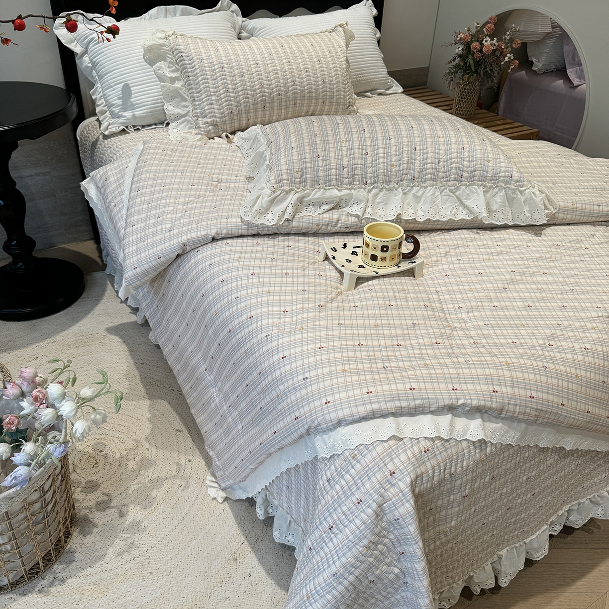 91家纺网 家纺一手货源 找家纺 奈萝家纺 2025新款全棉蕾丝花边被套春秋被床盖四件套床盖三件套 樱桃可可