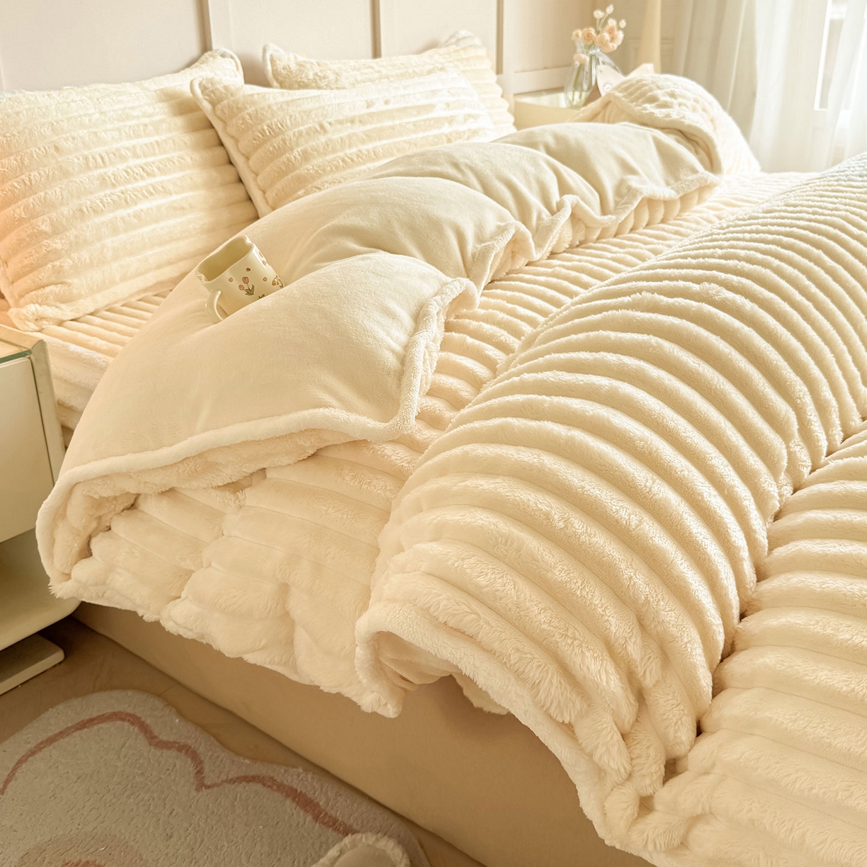 91家纺网 家纺一手货源 找家纺 （总）眠势力 2025新款兔兔绒抽条印花被套兔毛绒加厚保暖被罩