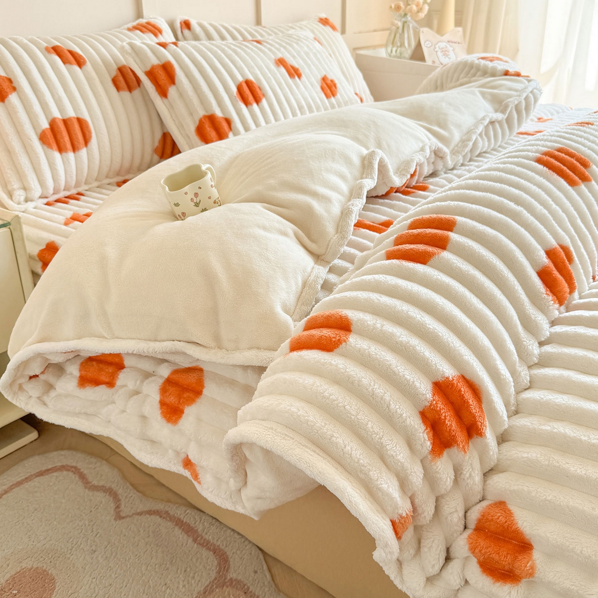91家纺网 家纺一手货源 找家纺 眠势力 2025新款兔兔绒抽条印花被套兔毛绒加厚保暖被罩 暖阳