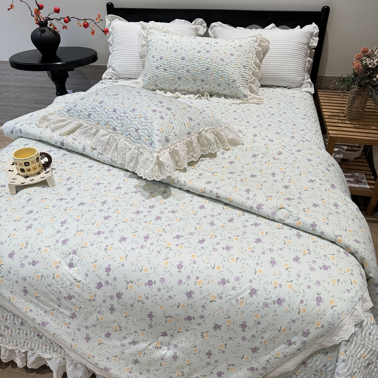 91家纺网 家纺一手货源 找家纺 奈萝家纺 2025新款全棉蕾丝花边被套春秋被床盖四件套床盖三件套 稚嫩蔷薇