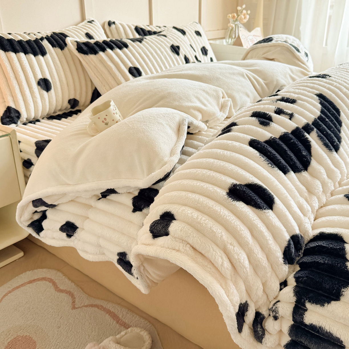 91家纺网 家纺一手货源 找家纺 （总）眠势力 2025新款兔兔绒抽条印花被套兔毛绒加厚保暖被罩