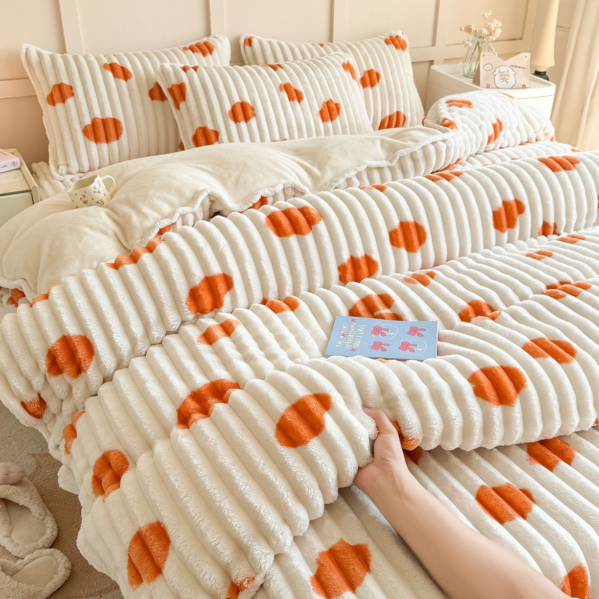 91家纺网 家纺一手货源 找家纺 眠势力 2025新款兔兔绒抽条印花被套兔毛绒加厚保暖被罩 暖阳