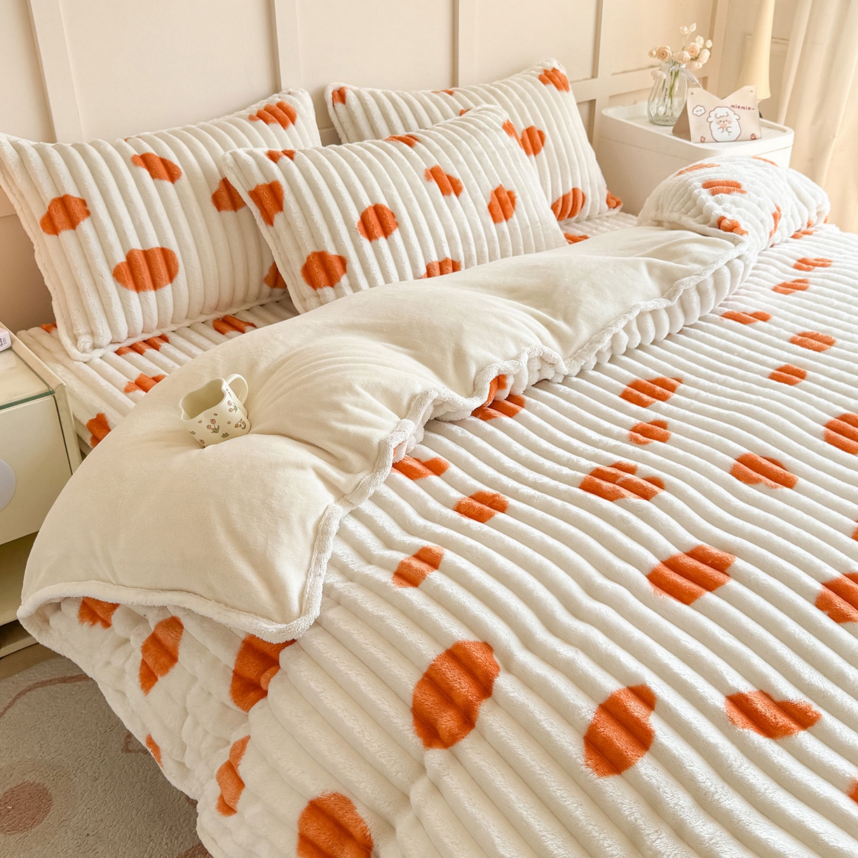 91家纺网 家纺一手货源 找家纺 眠势力 2025新款兔兔绒抽条印花被套兔毛绒加厚保暖被罩 暖阳