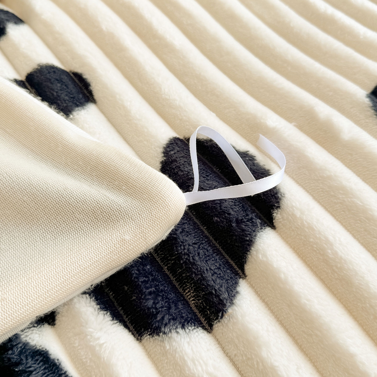 91家纺网 家纺一手货源 找家纺 眠势力 2025新款兔兔绒抽条印花被套兔毛绒加厚保暖被罩 大熊猫