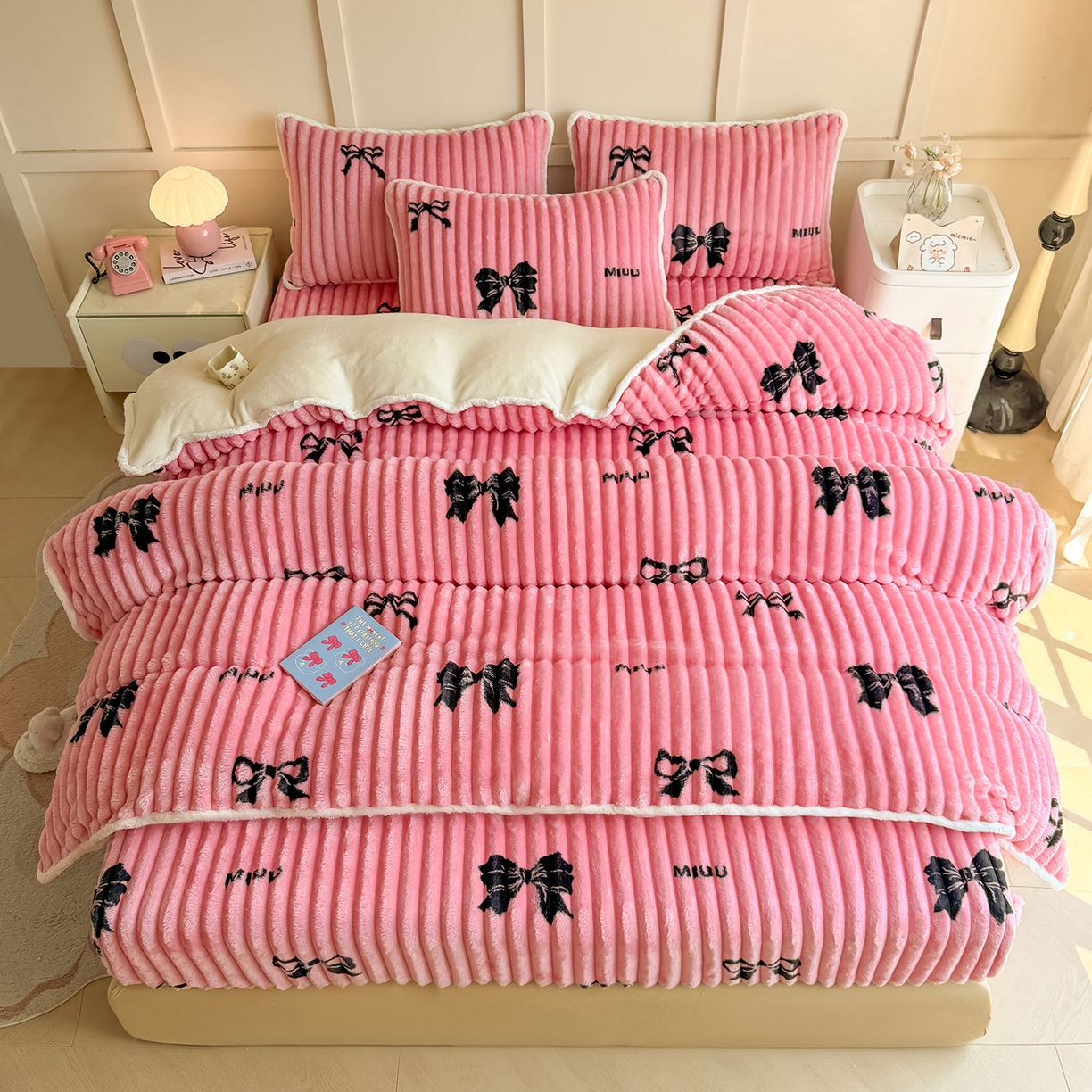 91家纺网 家纺一手货源 找家纺 眠势力 2025新款兔兔绒抽条印花被套兔毛绒加厚保暖被罩 粉色记忆