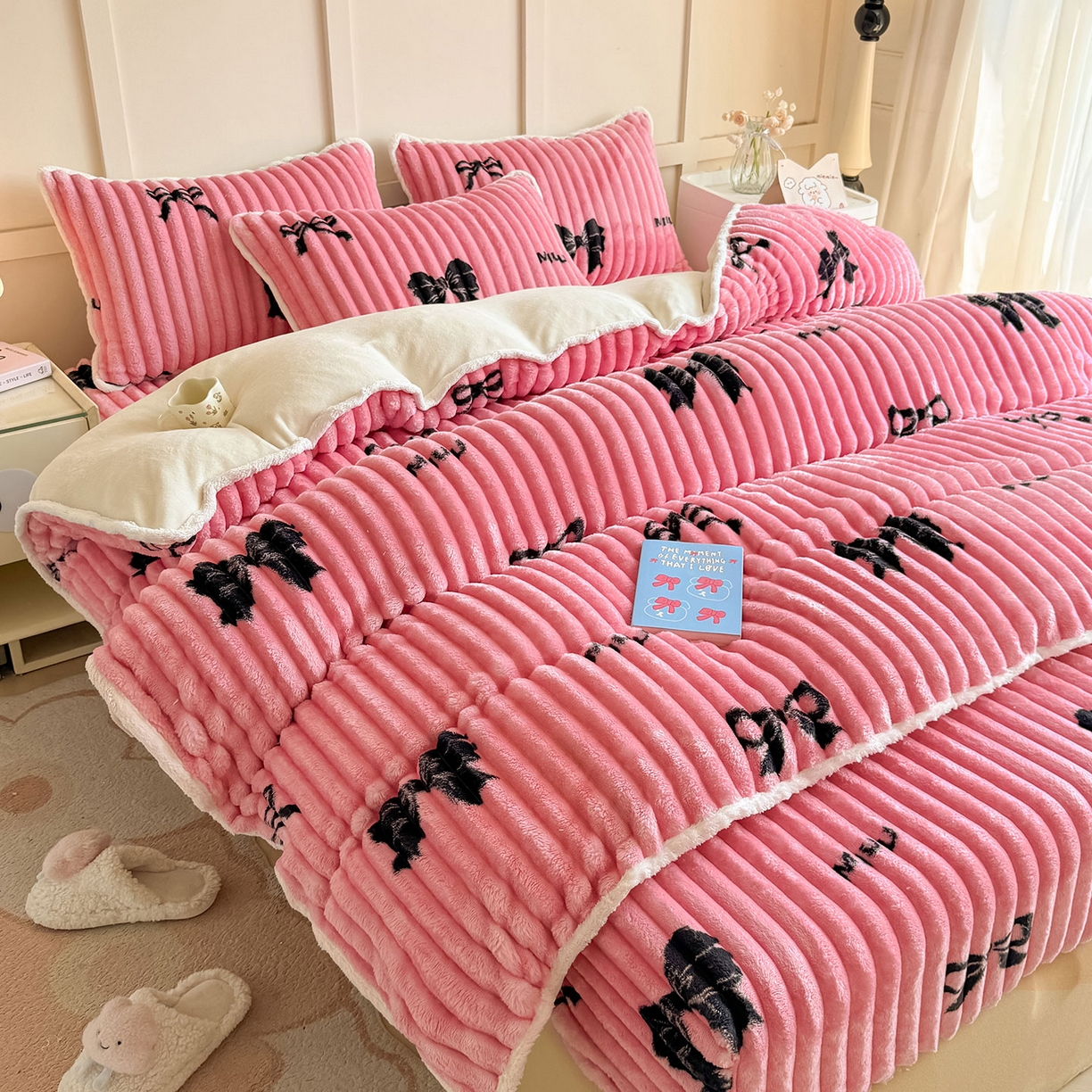 91家纺网 家纺一手货源 找家纺 眠势力 2025新款兔兔绒抽条印花被套兔毛绒加厚保暖被罩 粉色记忆