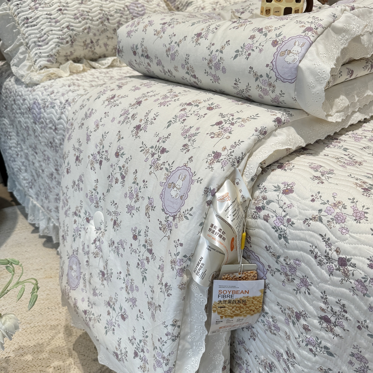 91家纺网 家纺一手货源 找家纺 奈萝家纺 2025新款全棉蕾丝花边被套春秋被床盖四件套床盖三件套 紫悦