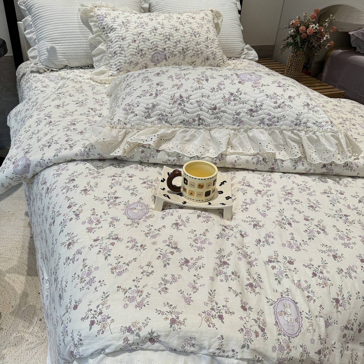 91家纺网 家纺一手货源 找家纺 奈萝家纺 2025新款全棉蕾丝花边被套春秋被床盖四件套床盖三件套 紫悦
