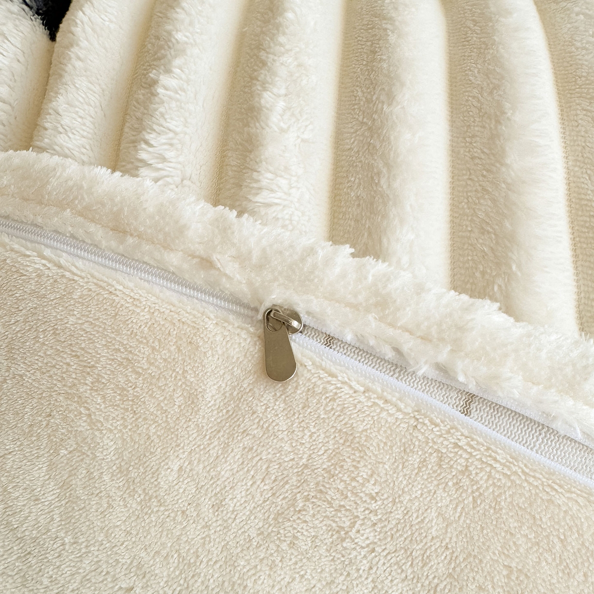 91家纺网 家纺一手货源 找家纺 眠势力 2025新款兔兔绒抽条印花被套兔毛绒加厚保暖被罩 幸运玫瑰