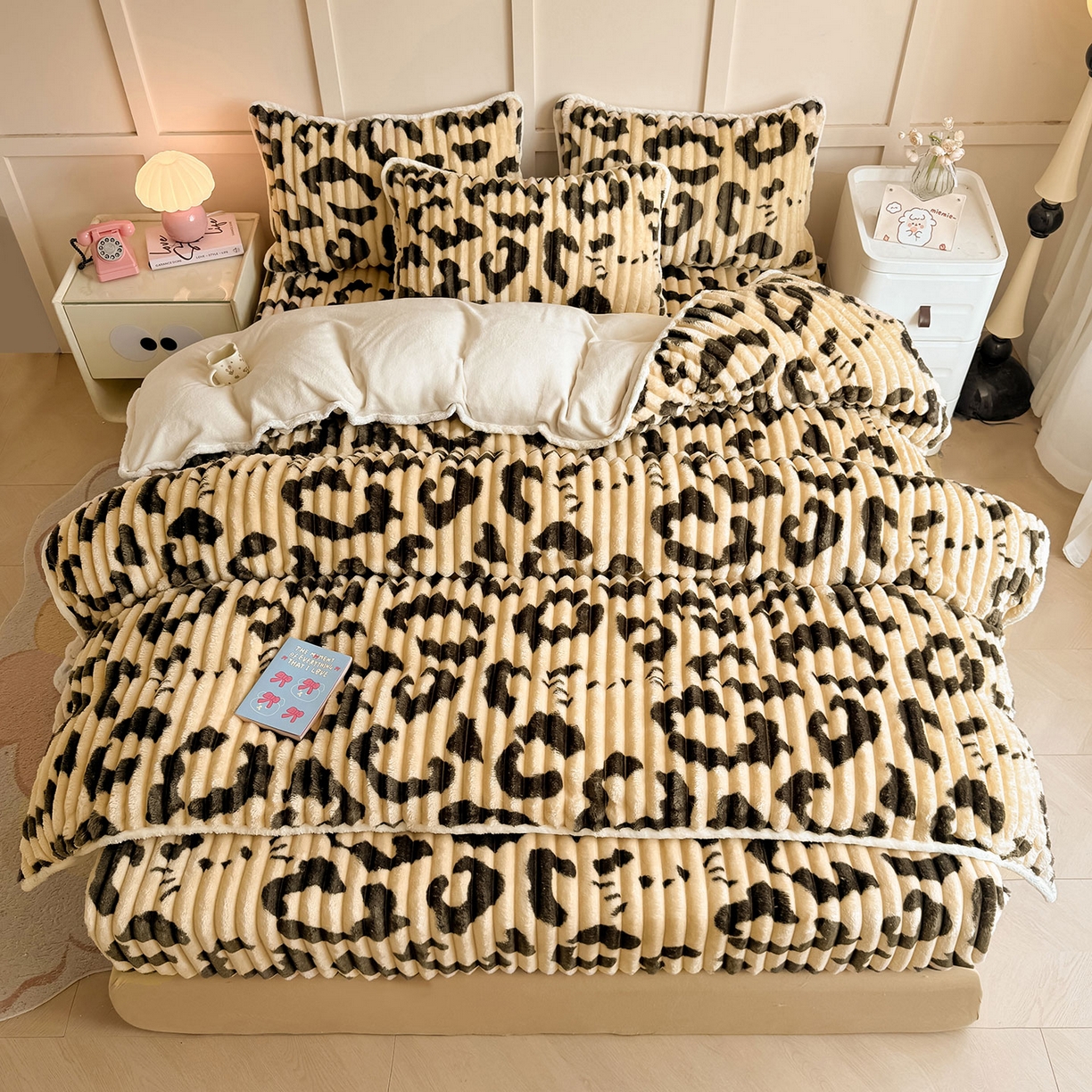 91家纺网 家纺一手货源 找家纺 眠势力 2025新款兔兔绒抽条印花被套兔毛绒加厚保暖被罩 豹纹KT