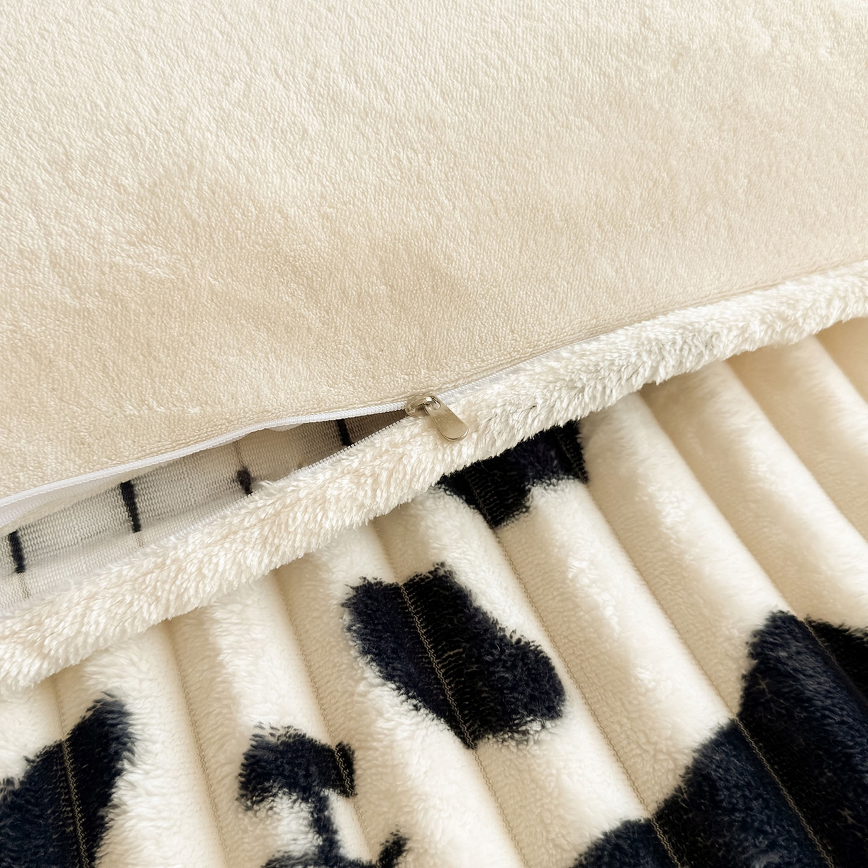 91家纺网 家纺一手货源 找家纺 （总）眠势力 2025新款兔兔绒抽条印花被套兔毛绒加厚保暖被罩