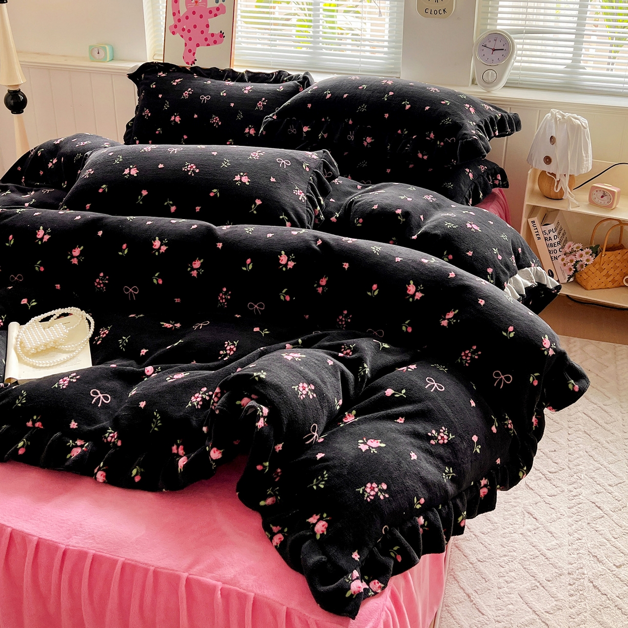 91家纺网 家纺一手货源 找家纺 富米莱（原臻工厂） 2025新款热卖舒适花边牛奶绒床盖床裙床单四件套 苏妲己