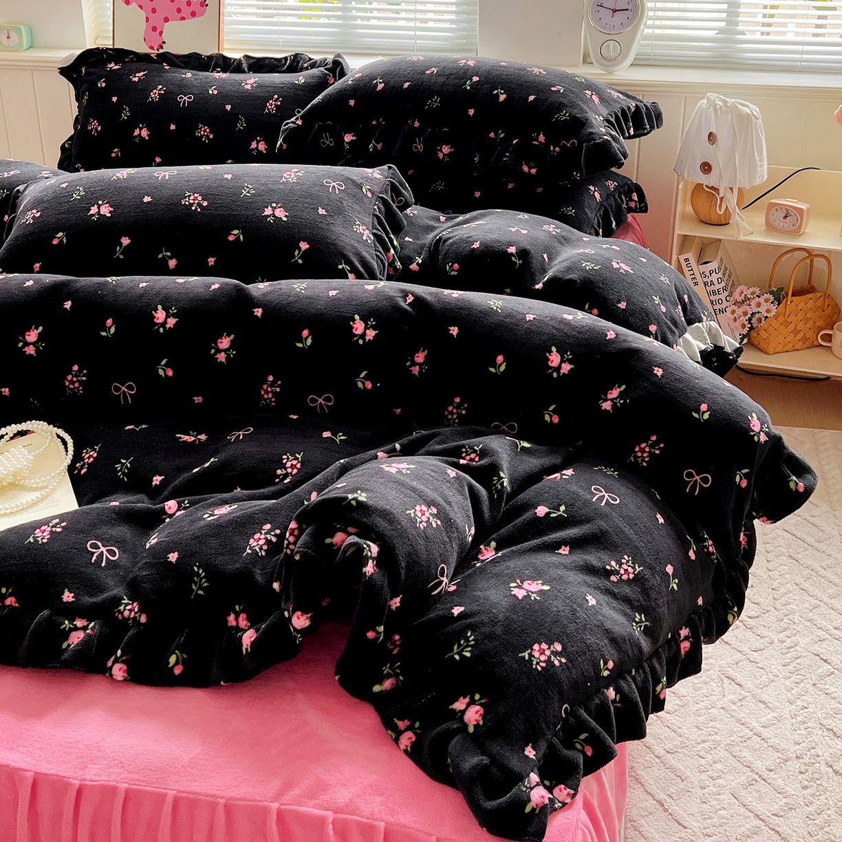 91家纺网 家纺一手货源 找家纺 富米莱（原臻工厂） 2025新款热卖舒适花边牛奶绒床盖床裙床单四件套 苏妲己