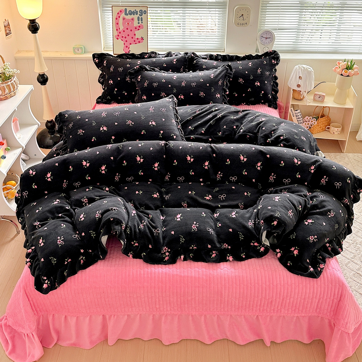 91家纺网 家纺一手货源 找家纺 富米莱（原臻工厂） 2025新款热卖舒适花边牛奶绒床盖床裙床单四件套 苏妲己