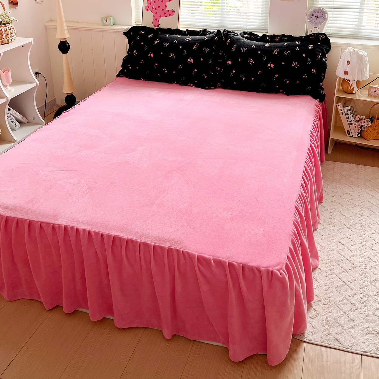 91家纺网 家纺一手货源 找家纺 富米莱（原臻工厂） 2025新款热卖舒适花边牛奶绒床盖床裙床单四件套 苏妲己