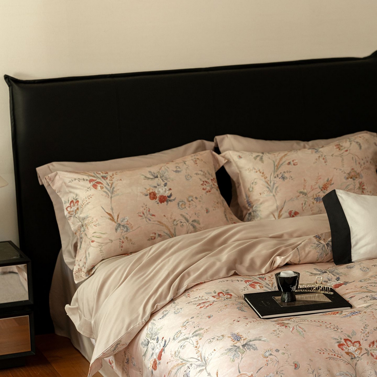 91家纺网 家纺一手货源 找家纺 黛舒家居 2025新款天丝棉磨毛花卉四件套 繁花佩影