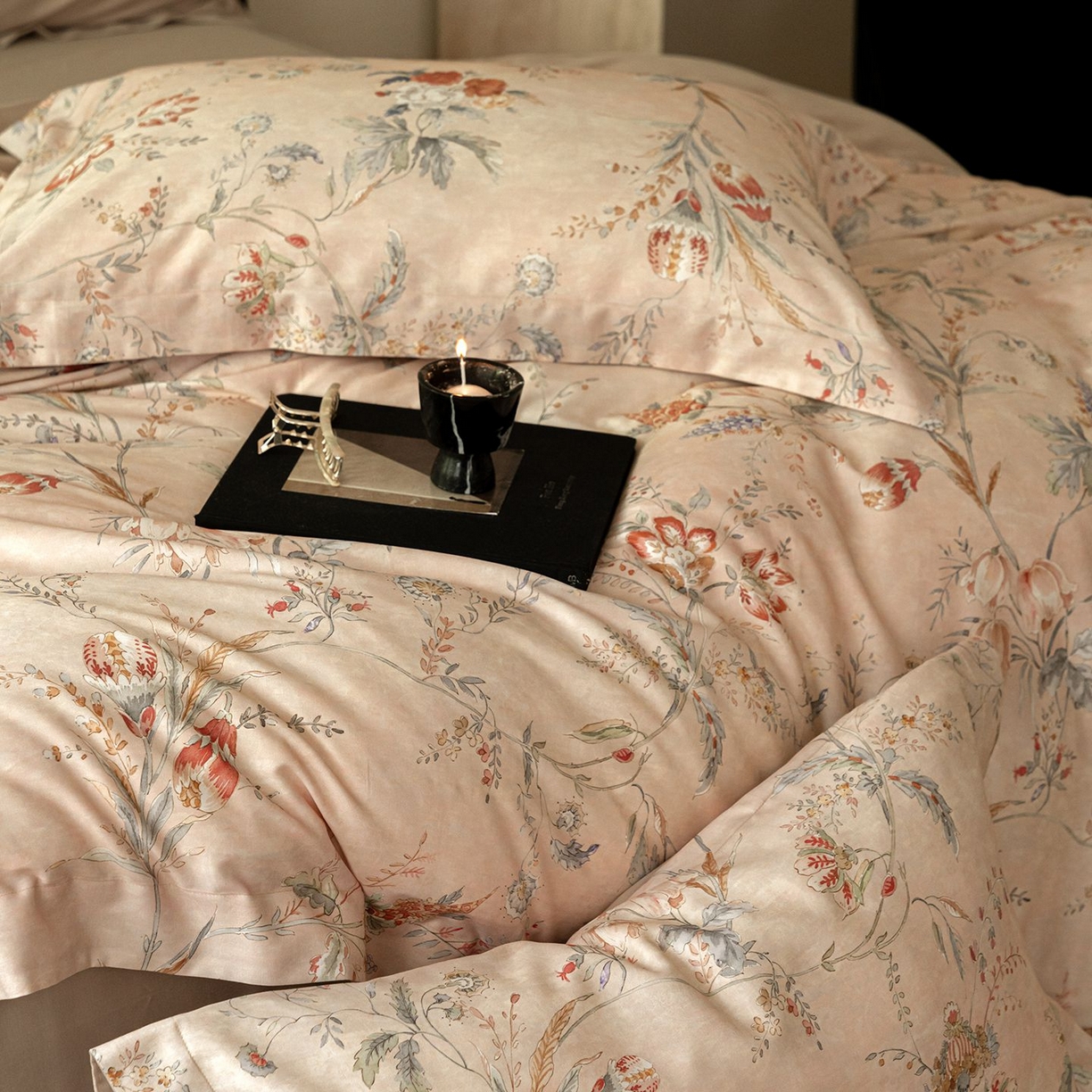 91家纺网 家纺一手货源 找家纺 黛舒家居 2025新款天丝棉磨毛花卉四件套 繁花佩影