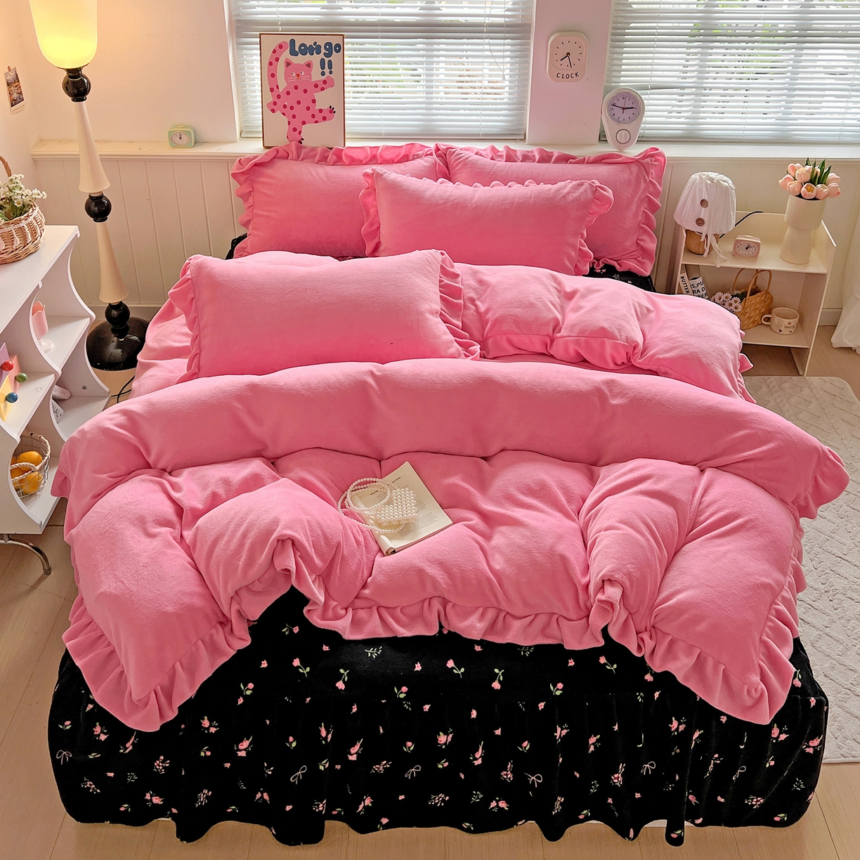 91家纺网 家纺一手货源 找家纺 富米莱（原臻工厂） 2025新款热卖舒适花边牛奶绒床盖床裙床单四件套 暗香