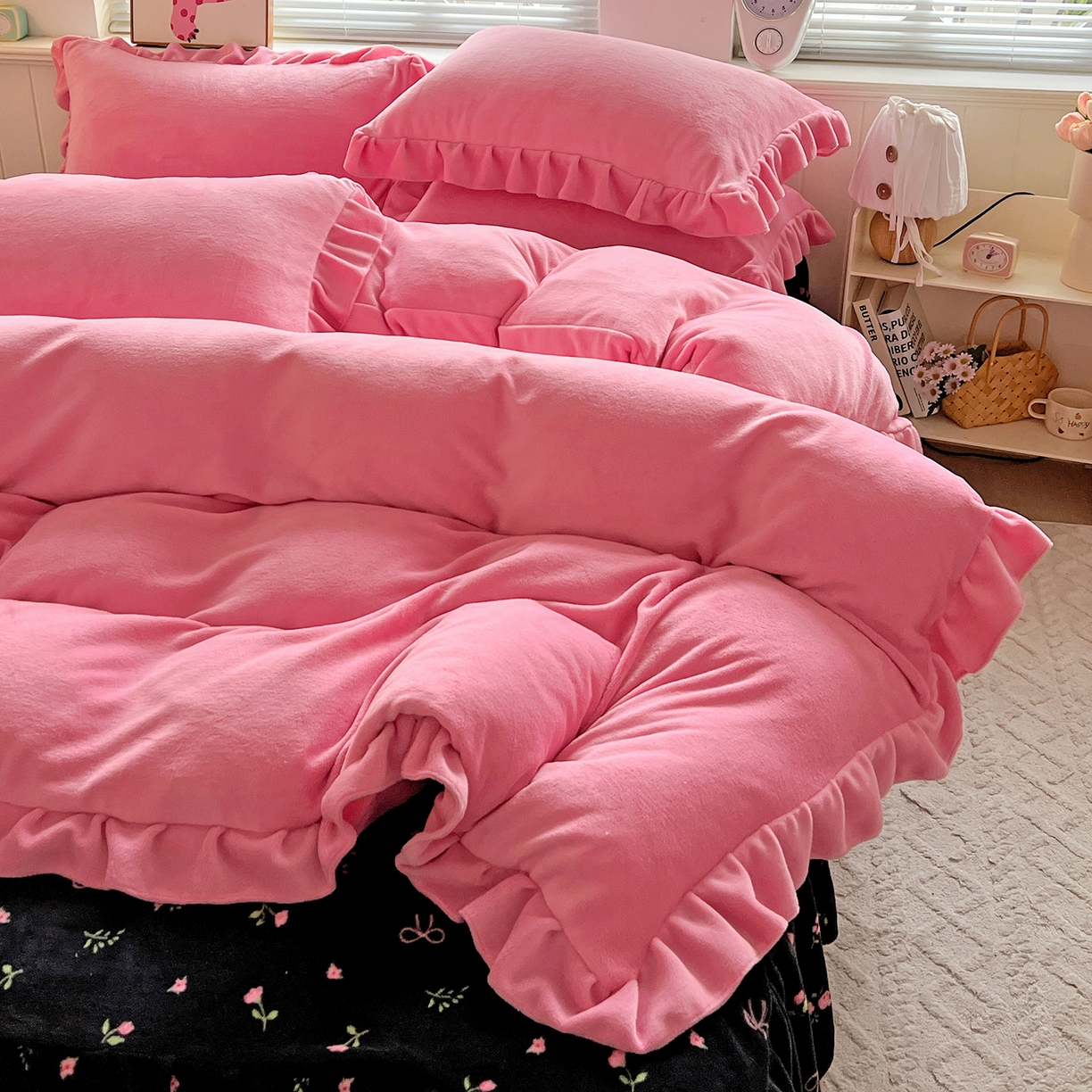 91家纺网 家纺一手货源 找家纺 富米莱（原臻工厂） 2025新款热卖舒适花边牛奶绒床盖床裙床单四件套 暗香