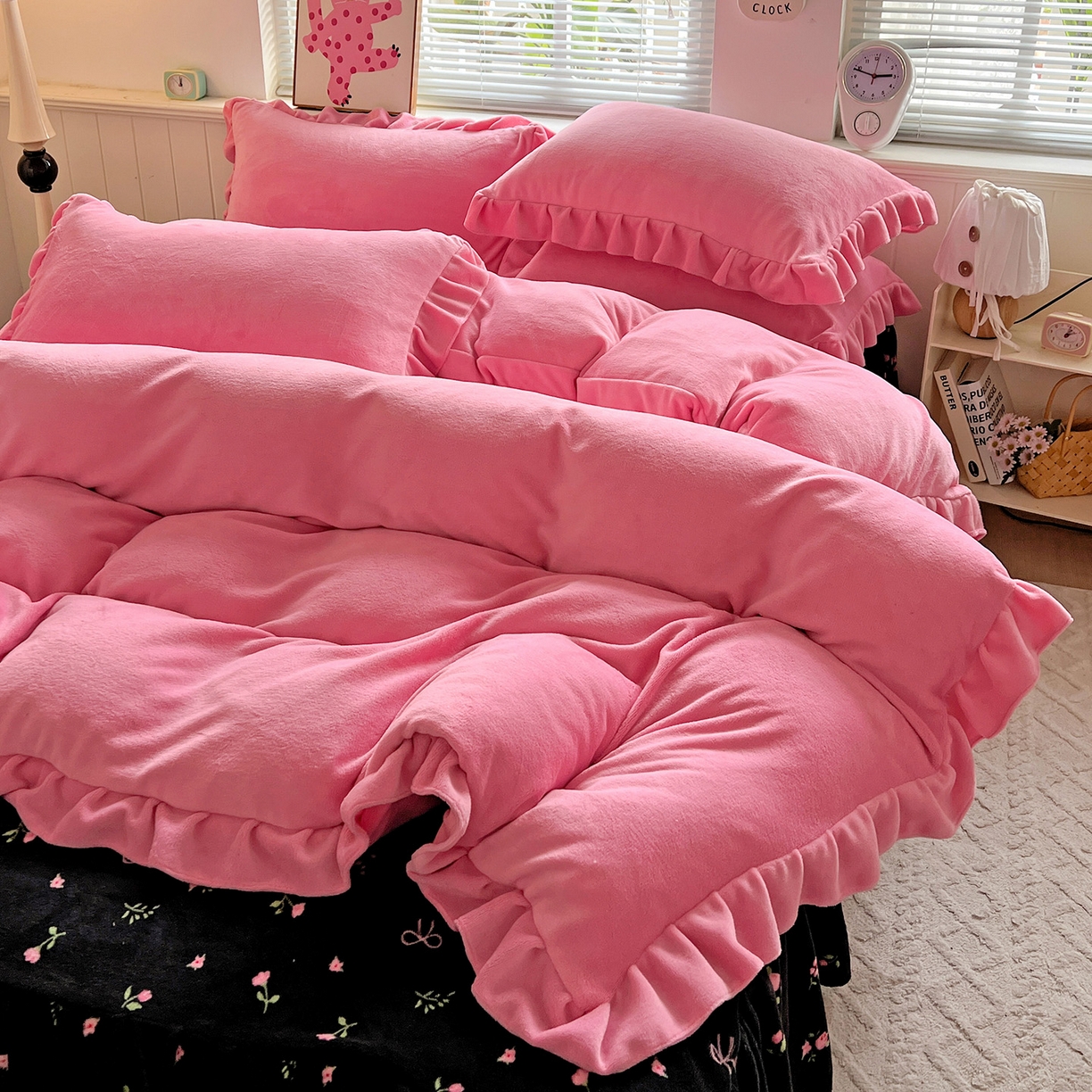 91家纺网 家纺一手货源 找家纺 富米莱（原臻工厂） 2025新款热卖舒适花边牛奶绒床盖床裙床单四件套 暗香