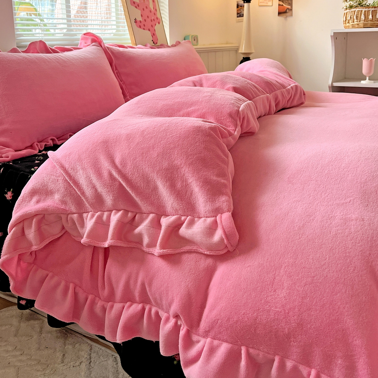 91家纺网 家纺一手货源 找家纺 富米莱（原臻工厂） 2025新款热卖舒适花边牛奶绒床盖床裙床单四件套 暗香