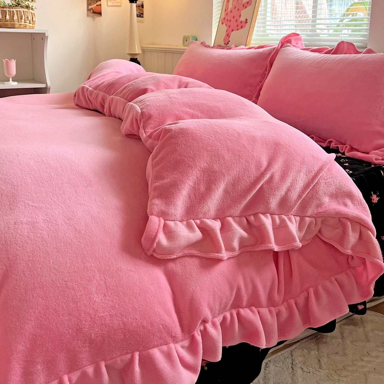 91家纺网 家纺一手货源 找家纺 富米莱（原臻工厂） 2025新款热卖舒适花边牛奶绒床盖床裙床单四件套 暗香