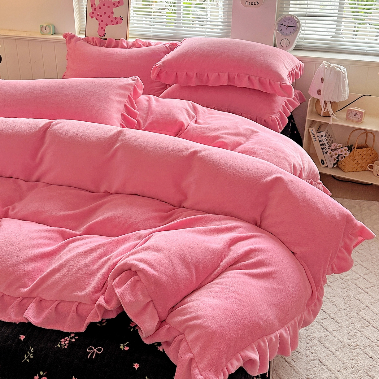 91家纺网 家纺一手货源 找家纺 富米莱（原臻工厂） 2025新款热卖舒适花边牛奶绒床盖床裙床单四件套 暗香