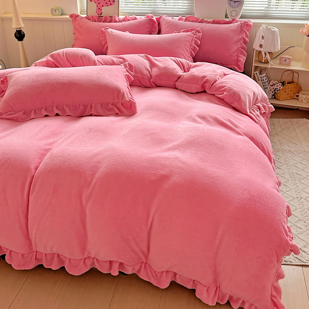 91家纺网 家纺一手货源 找家纺 富米莱（原臻工厂） 2025新款热卖舒适花边牛奶绒床盖床裙床单四件套 暗香