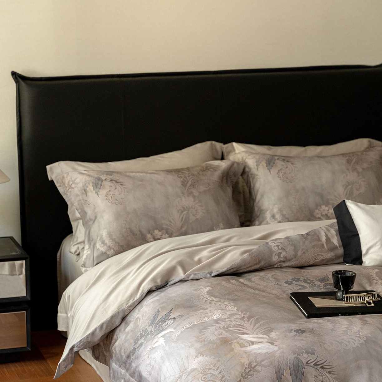 91家纺网 家纺一手货源 找家纺 黛舒家居 2025新款天丝棉磨毛花卉四件套 梧叶花筑