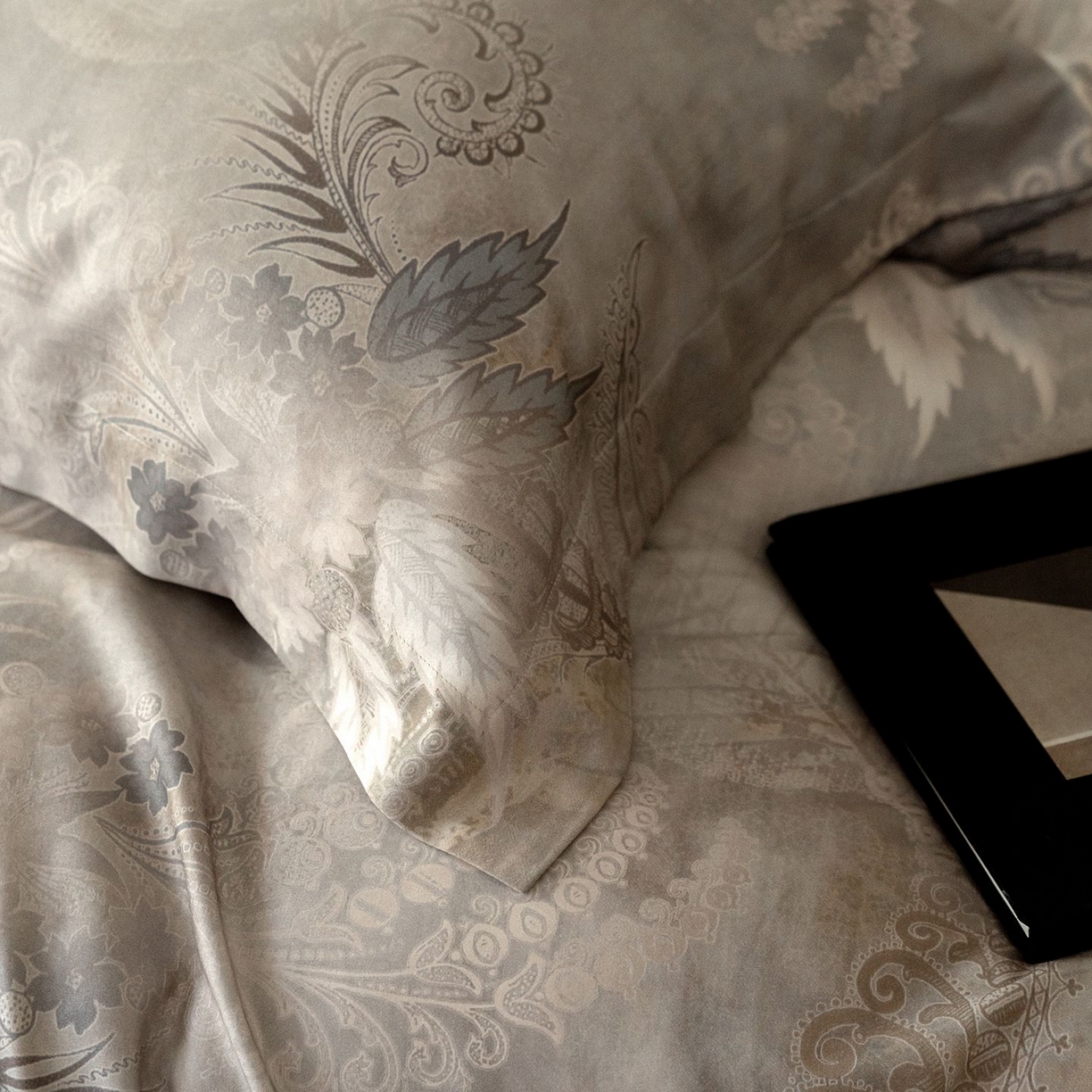 91家纺网 家纺一手货源 找家纺 黛舒家居 2025新款天丝棉磨毛花卉四件套 梧叶花筑