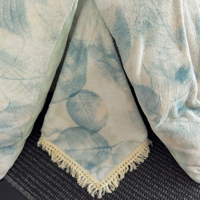 91家纺网 家纺一手货源 找家纺 家之硕家纺 2025新款高克重兔毛绒轻奢风床笠系列 香叶绿