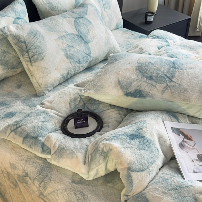 91家纺网 家纺一手货源 找家纺 家之硕家纺 2025新款高克重兔毛绒轻奢风床笠系列 香叶绿