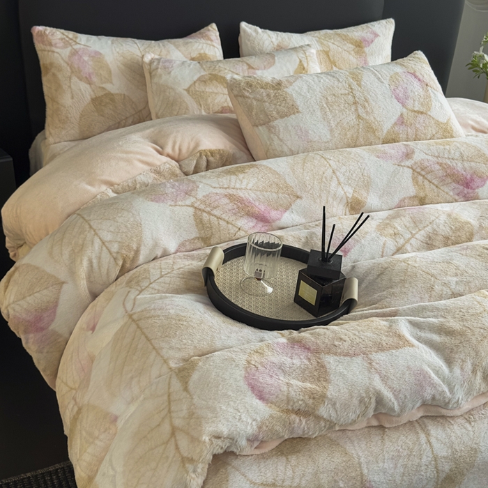 91家纺网 家纺一手货源 找家纺 家之硕家纺 2025新款高克重兔毛绒轻奢风床笠系列 香叶粉