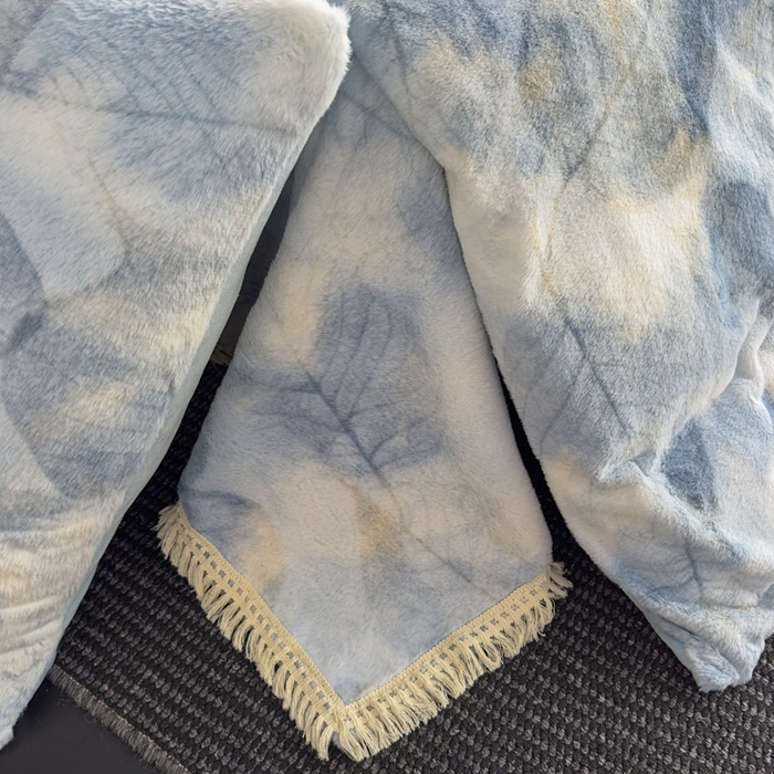 91家纺网 家纺一手货源 找家纺 家之硕家纺 2025新款高克重兔毛绒轻奢风床笠系列 香叶蓝