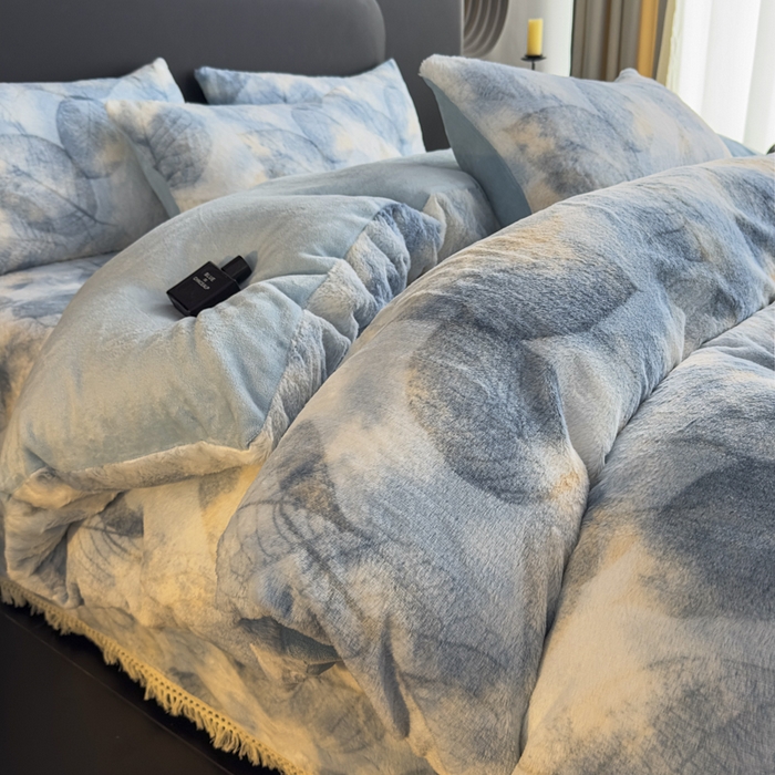 91家纺网 家纺一手货源 找家纺 家之硕家纺 2025新款高克重兔毛绒轻奢风床笠系列 香叶蓝