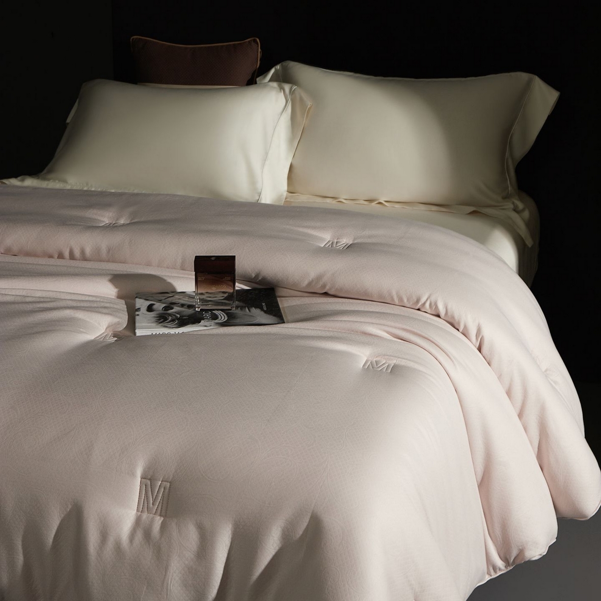 91家纺网 家纺一手货源 找家纺 南通朵美纺织品有限公司 2025新款3M新雪丽高效暖绒被被子被芯 新雪丽-浅粉