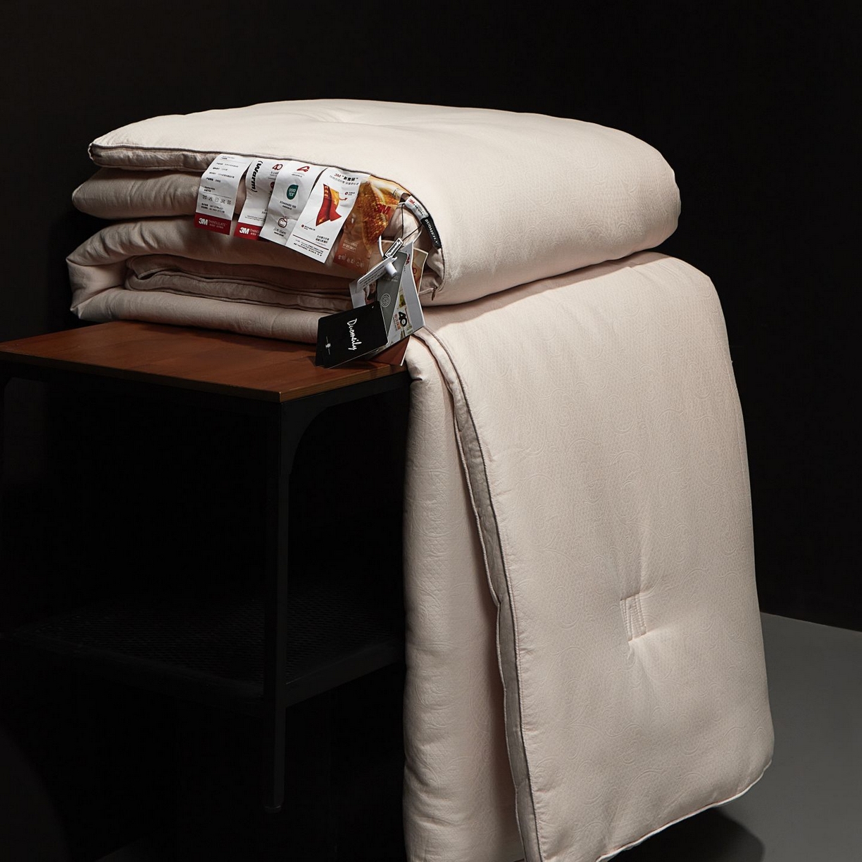 91家纺网 家纺一手货源 找家纺 南通朵美纺织品有限公司 2025新款3M新雪丽高效暖绒被被子被芯 新雪丽-浅粉